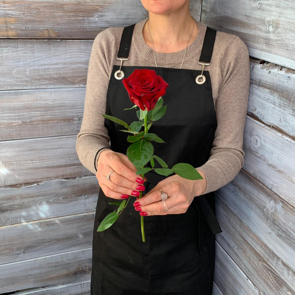 Роза сорта "Рэд Наоми" 40 см- цветы с доставкой Ялта