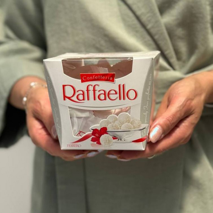 Конфеты Raffaello - цветы с доставкой Ялта