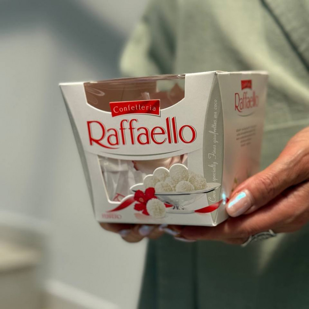 Конфеты Raffaello - цветы с доставкой Ялта